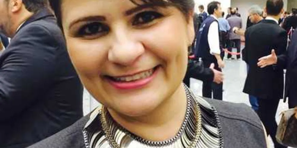 BDAY - A dinâmica empresária Zeila Virginia Cruz Oliveira Scharan receberá as felicitações pela passagem de seu aniversário nesta terça feira (18). Da coluna RC os votos de prosperidade e sucesso! 