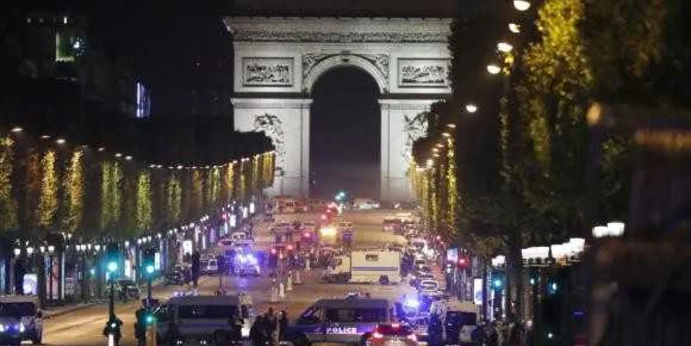 O tiroteio na Champs Élyssés deixou um policial morto e dois feridos