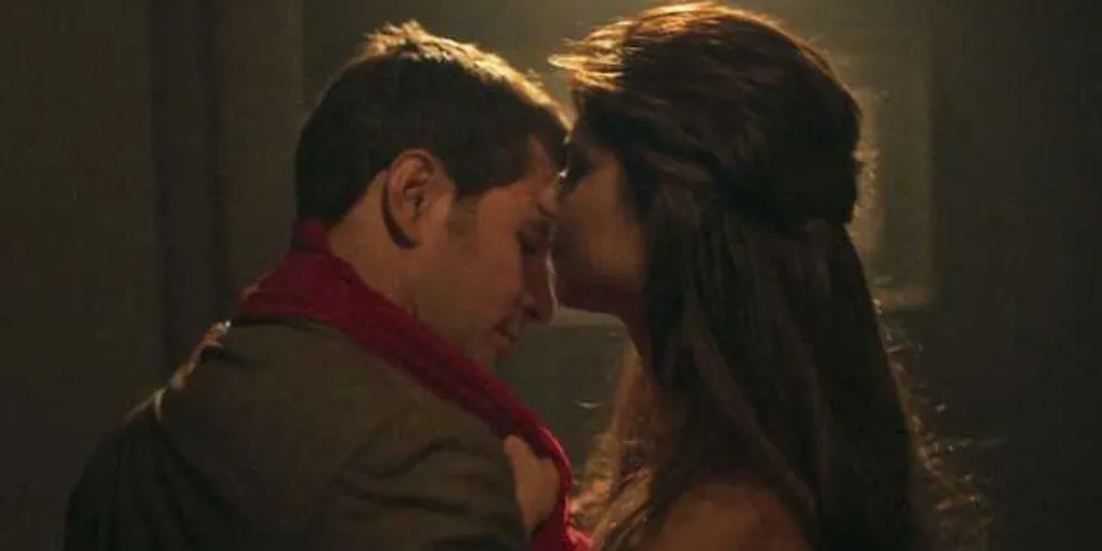 Imagem ilustrativa da imagem Vitor tem noite quente em bordel