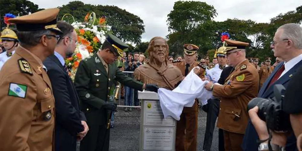 Imagem ilustrativa da imagem Patrono das polícias é homenageado em cerimônia no Paraná