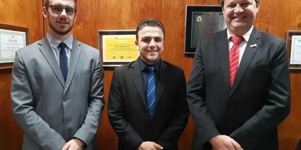 Aliel e Stocco convidaram o presidente da Abruem (a direita na foto) para a audiência pública em PG