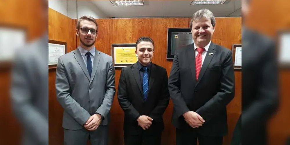 Aliel e Stocco convidaram o presidente da Abruem (a direita na foto) para a audiência pública em PG