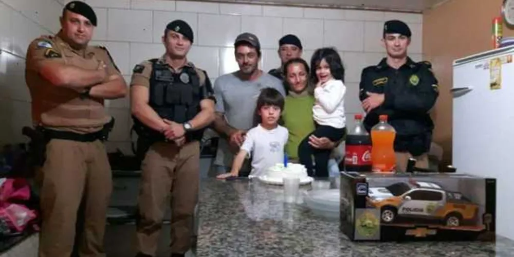 Fã da Polícia Militar, Jean Luís ganhou festa e até uma miniatura de viatura da PM | Divulgação / PM Irati