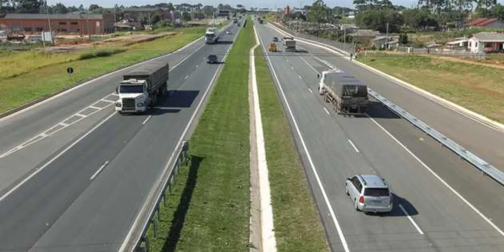 Cerca de 300 mil veículos devem circular pelas principais rodovias cuidadas pela concessionária entre sexta-feira (28) e a próxima terça-feira (02/05)