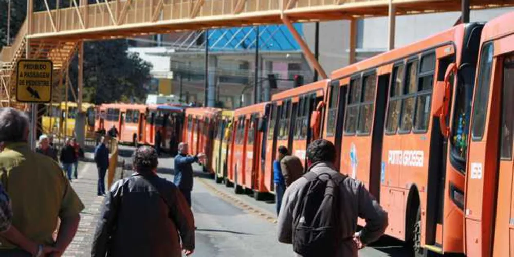 No período da manhã, ônibus tiveram o trajeto interrompido