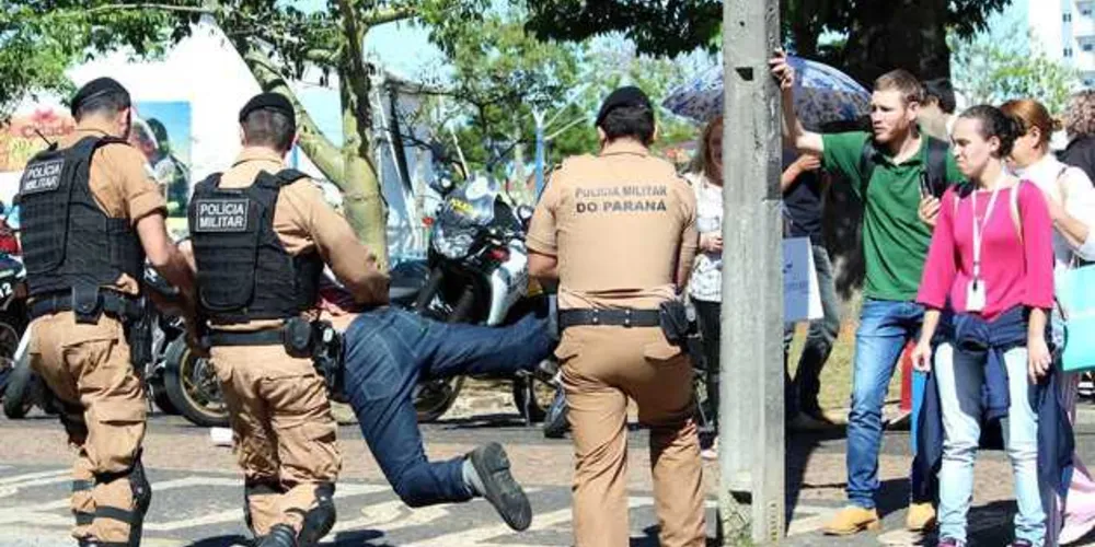 Imagem ilustrativa da imagem Imagens mostram ação da Polícia no Terminal Central