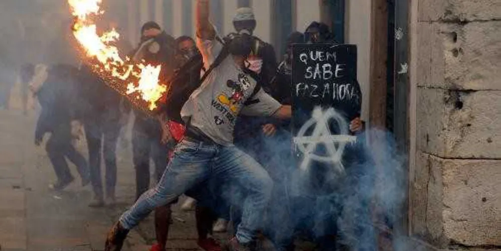 Imagem ilustrativa da imagem Greve geral termina com confrontos em São Paulo e Rio de Janeiro