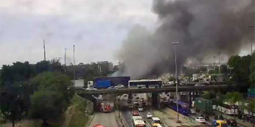Imagem ilustrativa da imagem Sobe para 10 total de veículos incendiados no Rio de Janeiro