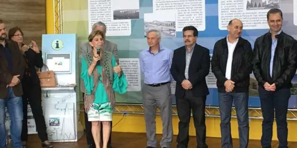 Vice-prefeita e presidente da Fundação de Turismo, Elizabeth Schmidt aderiu ao termo de cooperação entre os 11 municípios | Divulgação