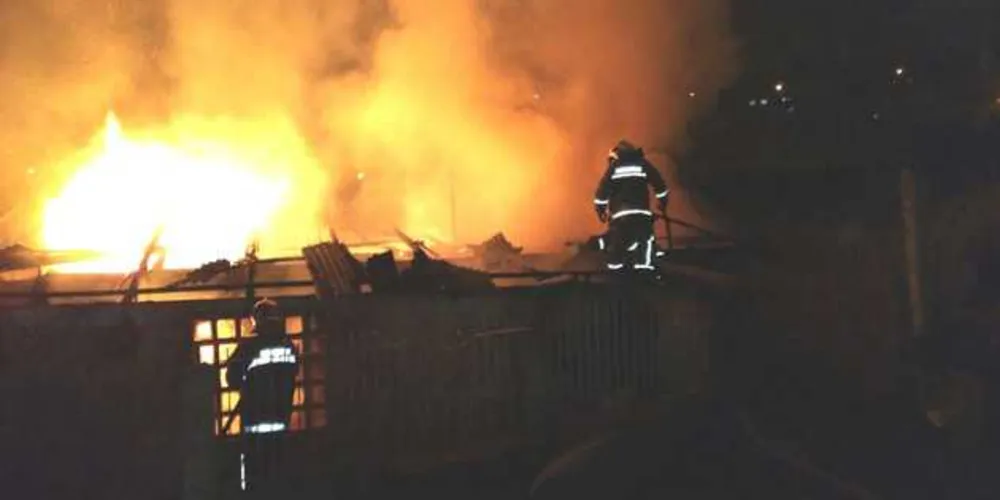 Imagem ilustrativa da imagem Incêndio destrói casa na Vila Rio Branco em PG