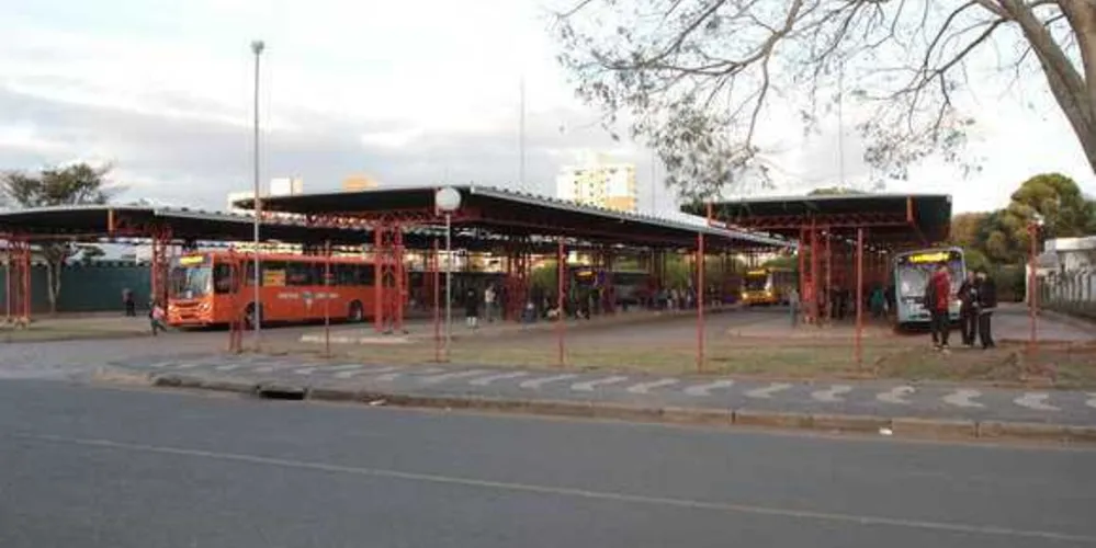 Imagem ilustrativa da imagem Homem armado assalta cabine de terminal de ônibus em PG