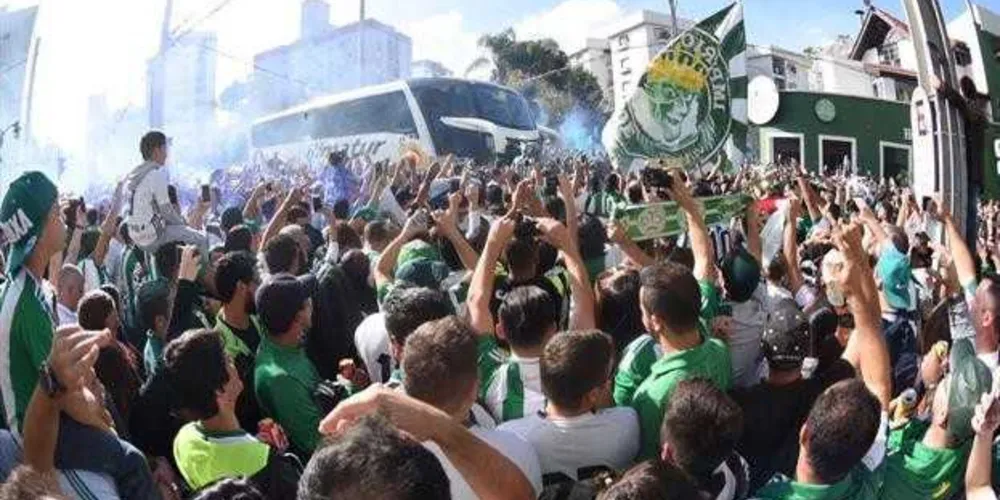 Imagem ilustrativa da imagem Coritiba empata com Atlético e conquista o Paranaense