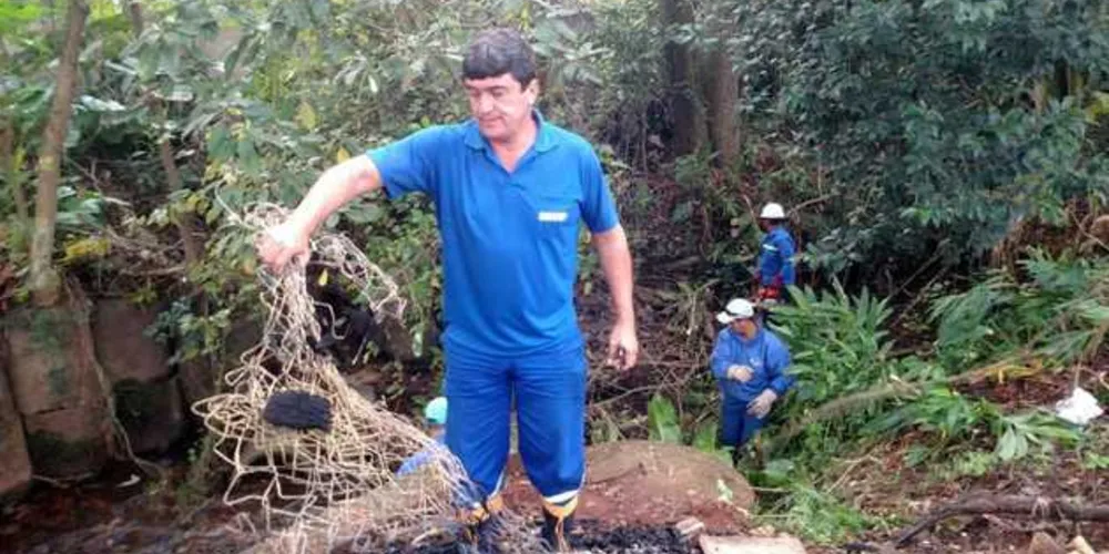 Imagem ilustrativa da imagem Dois mil quilos de entulho são retirados de arroio em Oficinas