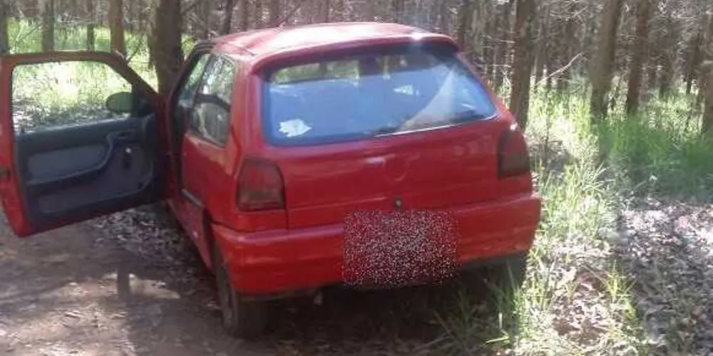 Criminosos fugiram com o dinheiro da agência de Arapoti e deixaram carro usado na fuga no meio do mato | Voz do Povo Arapoti