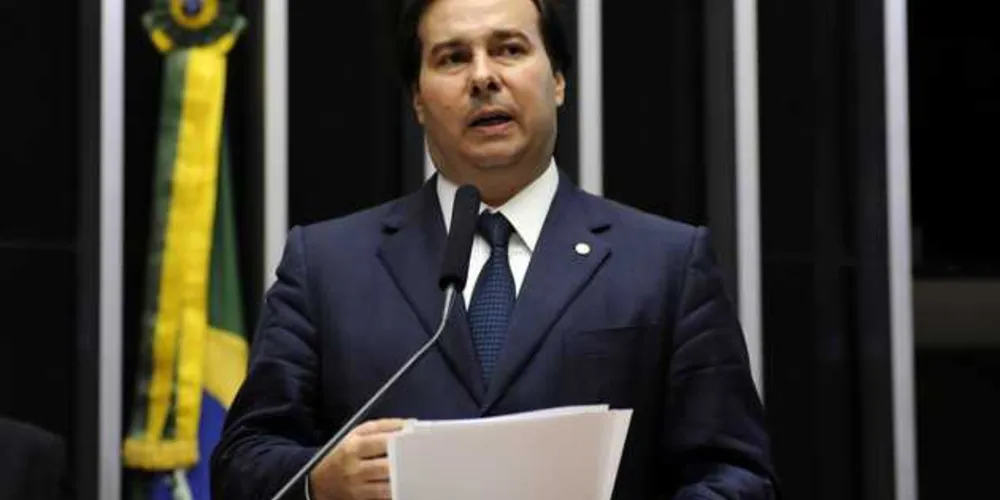 Imagem ilustrativa da imagem Maia diz que descontará salário de deputados ausentes