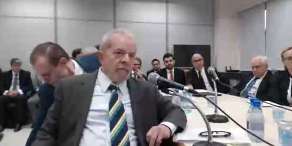 Imagem ilustrativa da imagem Após cinco horas, chega ao fim o depoimento de Lula