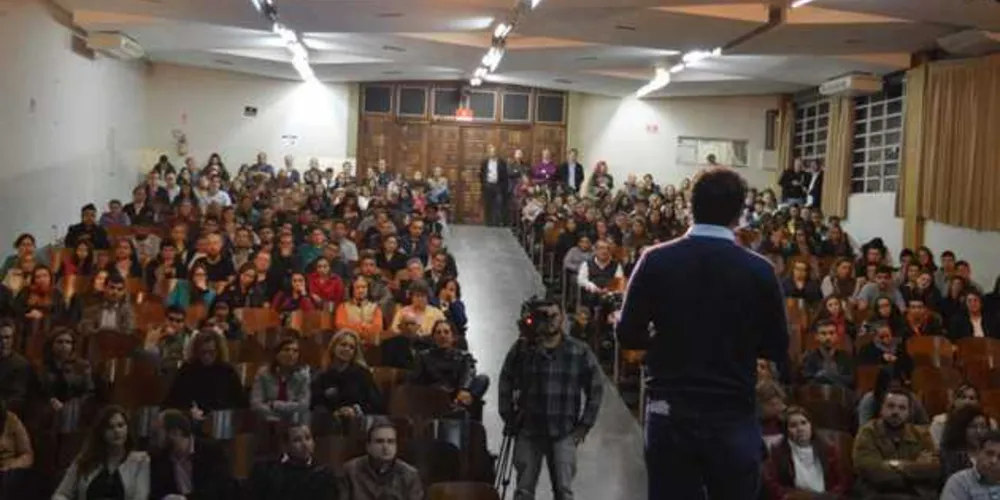 Aliel Machado discursou para um teatro lotado em Guarapuava