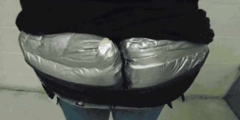 Mulher tenta entrar nos EUA com heroína disfarçada como nádegas