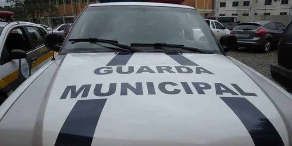 Rapaz estava na garupa de uma moto abordada pelos guardas no Jardim Sabará | Arquivo JM