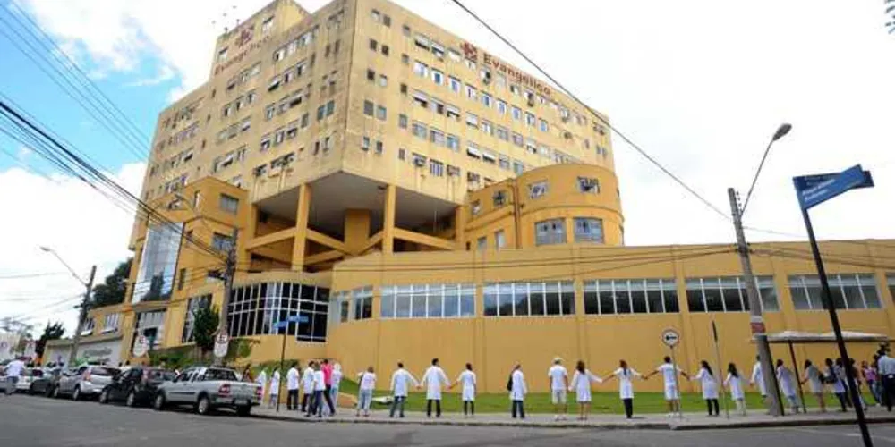 Jovem segue internado no Hospital Evangélico de Curitiba