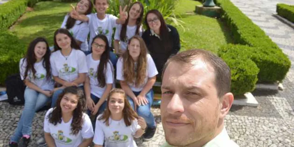 A revista eletrônica foi elaborada a partir do trabalho do jornalista Edson Gil Santos Junior 