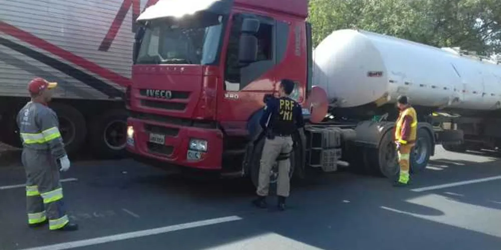 Operação acontece com apoio da concessionária para fiscalização de itens de segurança em caminhões | Divulgação/PRF