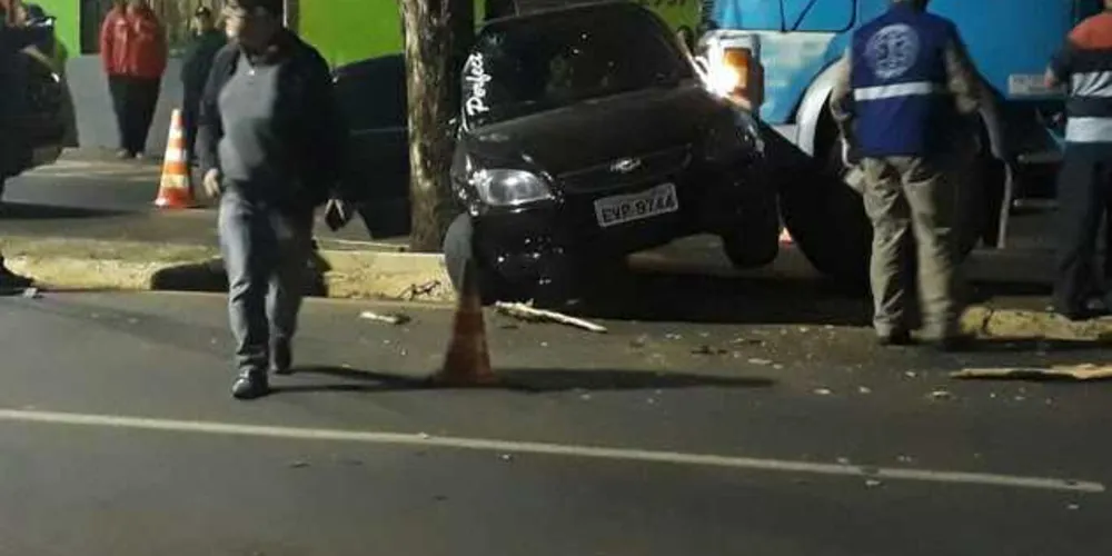 Acidente aconteceu na noite desta quarta-feira na Avenida Visconde de Mauá