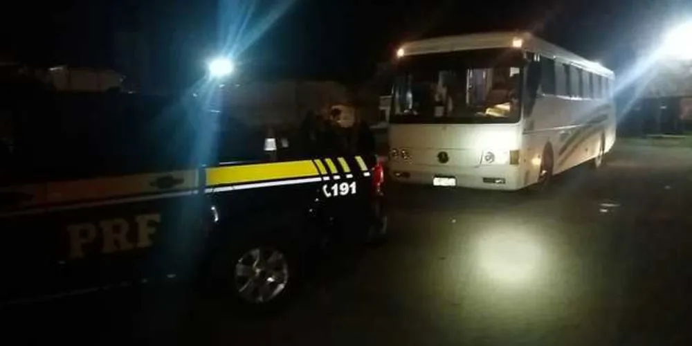 Caso foi registrado na Avenida Souza Naves, em Ponta Grossa; adolescente teve ferimentos leves | Divulgação/PRF