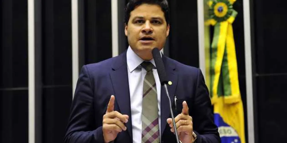 Sandro afirmou que Governo Temer é insustentável e exigiu renúncia do presidente