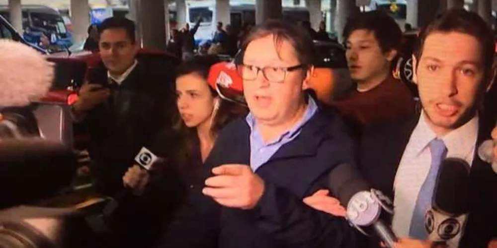 Deputado desembarcou em Guarulhos e não quis falar com a imprensa | Reprodução/Globonews