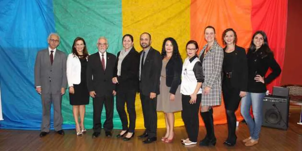 Evento contou com apresentações artísticas de drag queens e exposição composta por fotografias de pessoas LGBT | Divulgação
