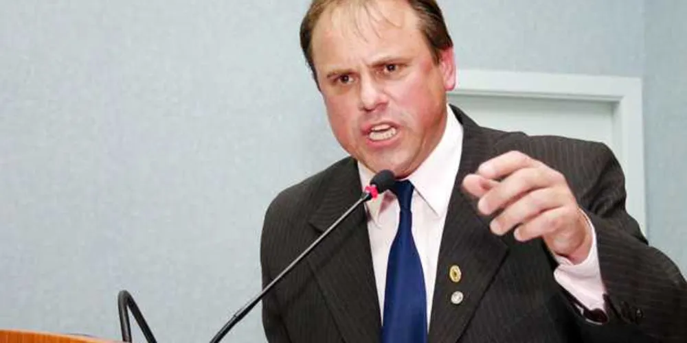 Carlos Lopatiuk esclareceu que em relação aos fatos,  trata-se de suspeitas, cuja situação será esclarecida