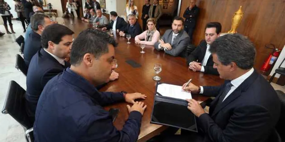 Governador autorizou o início dos trâmites para obtenção de uma primeira parcela do crédito, de R$ 10 milhões 