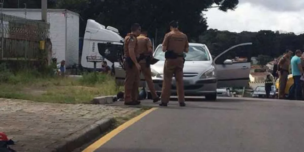 Imagem ilustrativa da imagem Junto com PM, dona de carro roubado marca encontro com bandidos