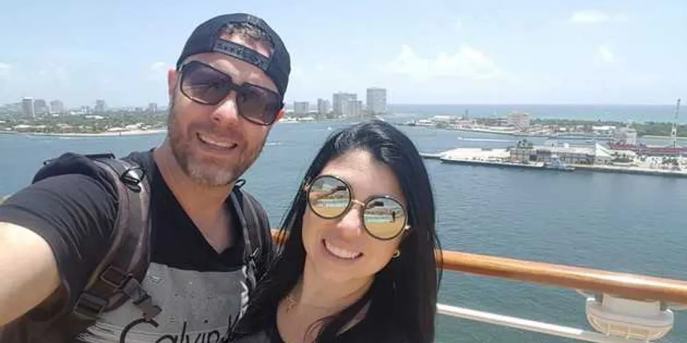 TRIP - Helio Cesar e Vanessa Ferreira curtem ao lado da família temporada de descanso e lazer a bordo do Harmony of the Seas, o mais novo navio da frota da Royal Caribbean, pertencente à premiada classe Oásis. No roteiro as cristalinas águas do mar do Caribe. Logo após o tour a família Ferreira segue para Nova York e Orlando. Diversão garantida. 