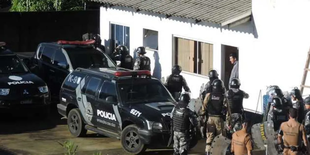 Pelotão de Choque realizou pente-fino na cadeia de Arapoti e encontrou diversos objetos ilegais | Voz do Povo Arapoti
