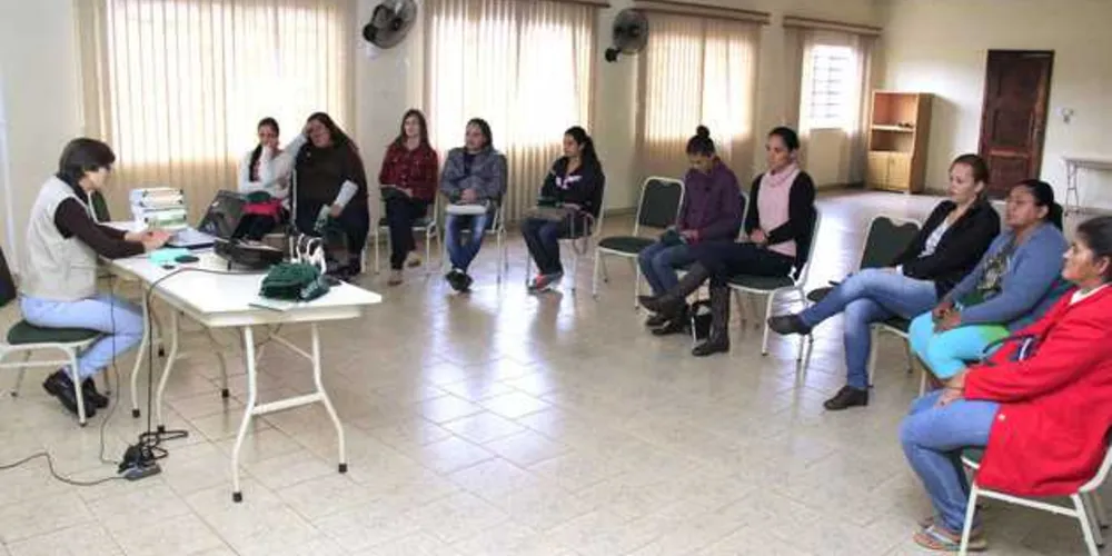 Imagem ilustrativa da imagem Mulheres de Tibagi começam curso de ordenha
