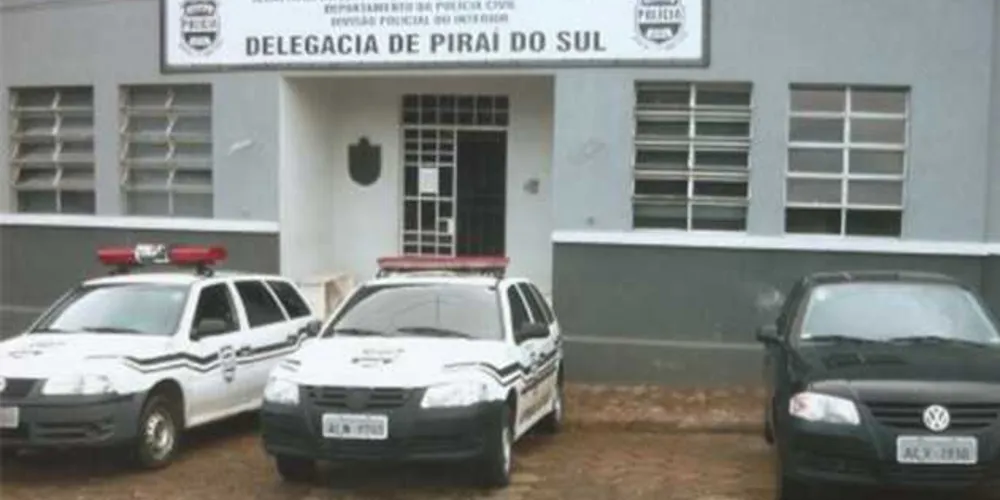Rapaz de 17 anos foi flagrado com drogas ao lado de dois comparsas que já têm mais de 18 anos | Divulgação/Polícia Civil