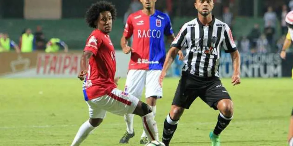 Tricolor saiu atrás, mas Biteco teve grande atuação e fez dois dos três gols para garantir a virada paranista | Robson Mafra