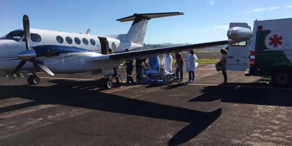 O avião UTI foi usado para transportar uma criança de 6 anos com queimaduras graves