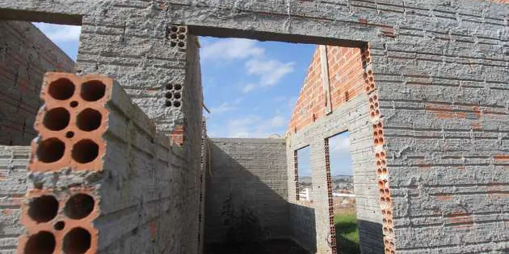 Construtora também foi multada por abandono de obras públicas em Ponta Grossa