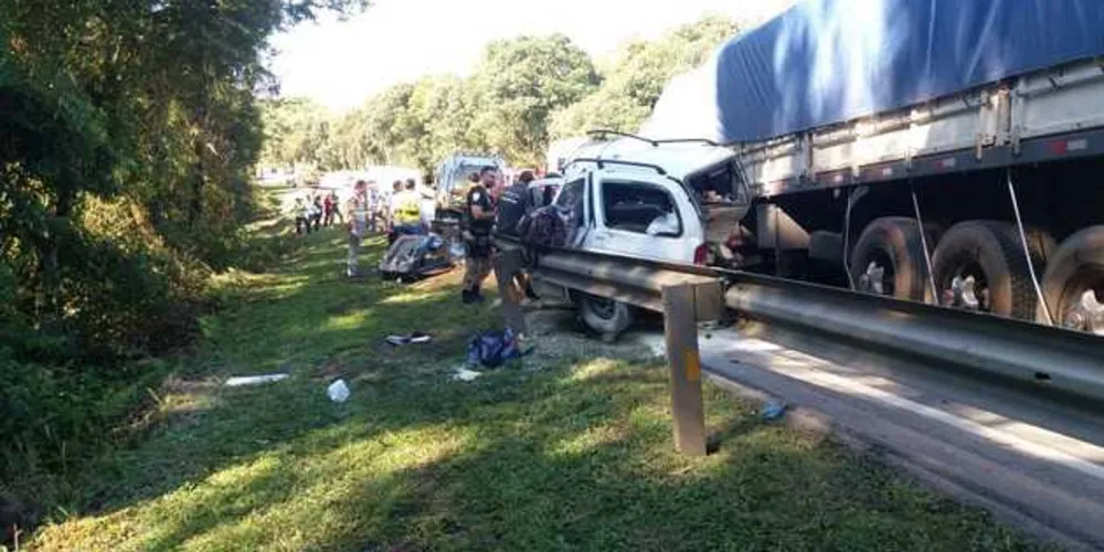 Imagem ilustrativa da imagem Grave acidente deixa seis mortos na região de PG