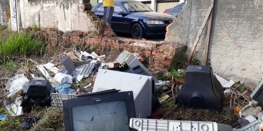 Imagem ilustrativa da imagem Eletrônicos são encontrados descartados no meio ambiente em PG