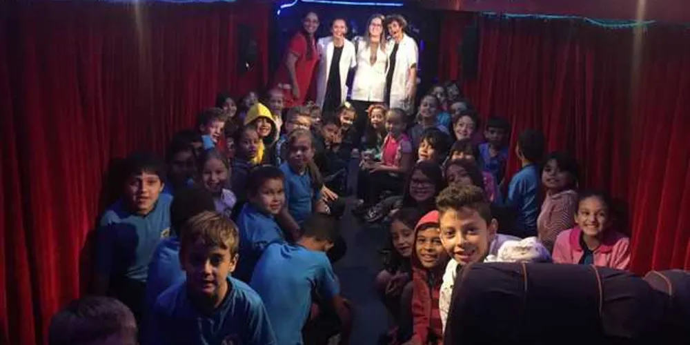Alunos durante a apresentação do Buzum