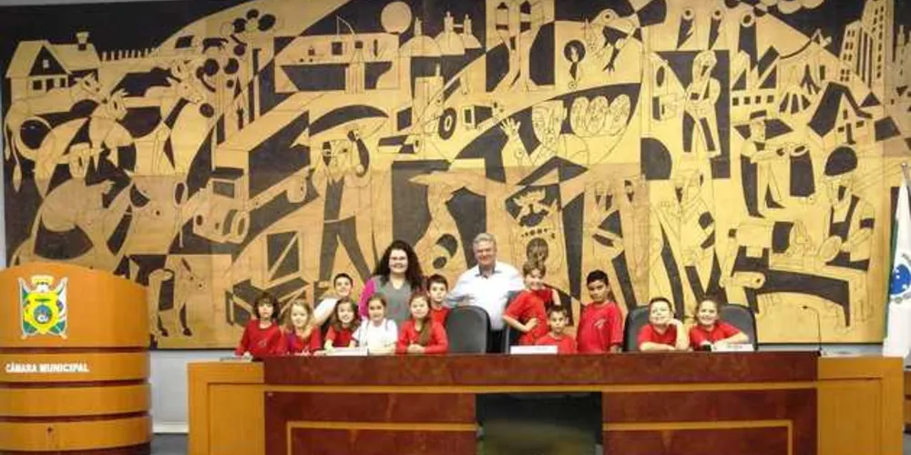 Imagem ilustrativa da imagem Câmara de PG recebe visita de alunos de escola