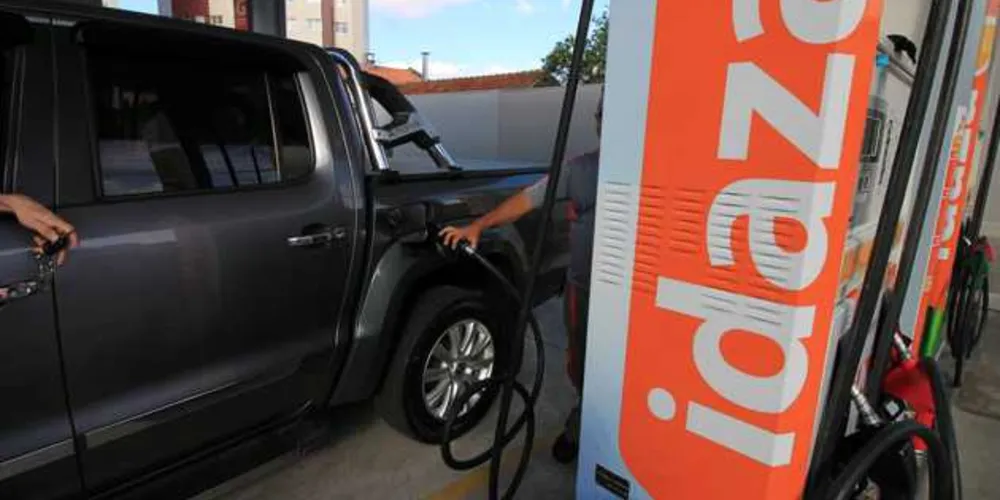 Imagem ilustrativa da imagem Posto já registra fila por gasolina a R$ 2,50