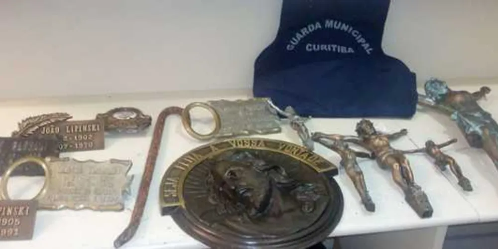 Imagem ilustrativa da imagem Homem é preso ao ser flagrado ‘aprontando’ no Cemitério Municipal