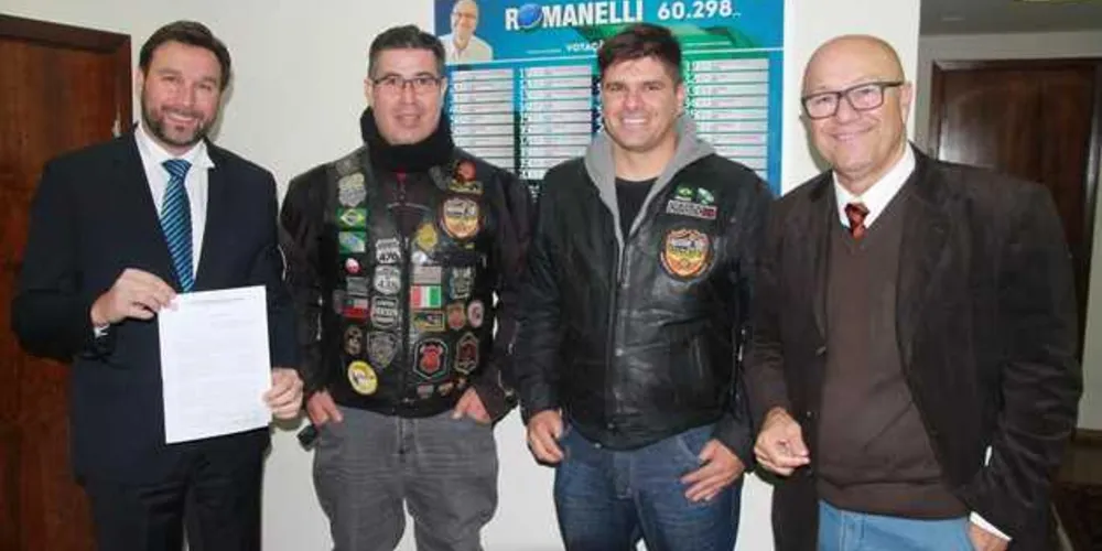 Deputados receberam integrantes do Clube de Motos de Curitiba