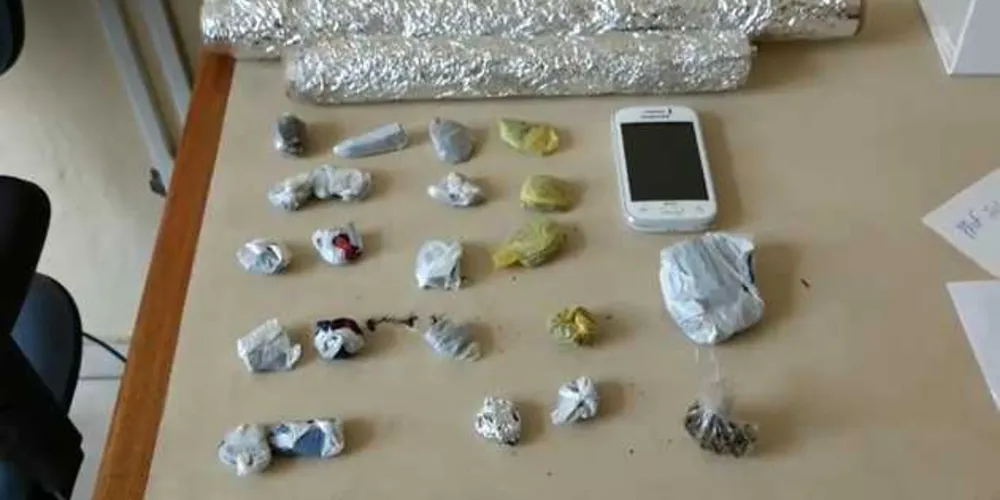 Com eles, policiais encontraram mais de 80 gramas de maconha e dinheiro | aRede/COP
