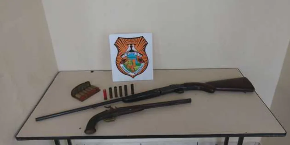 Um dos vizinhos tentou matar o outro a tiros, mas a vítima conseguiu fugir; arma foi apreendida pela GM | aRede/COP